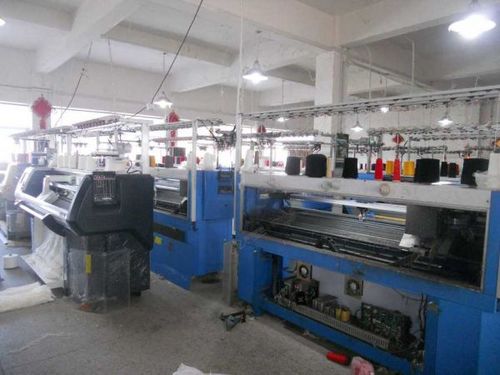 吴江市康乐纺织厂是一家专业经销批发供应女式羊毛衫,针织衫,毛衣